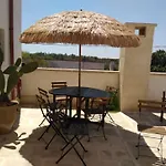 Alojamento de Acomodação e Pequeno-almoço Masseria Li Vecchi 4*