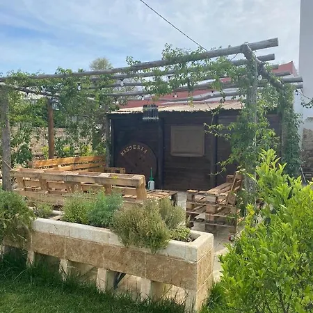Alojamento de Acomodação e Pequeno-almoço Masseria Li Vecchi