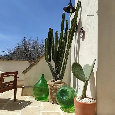 Masseria Li Vecchi *