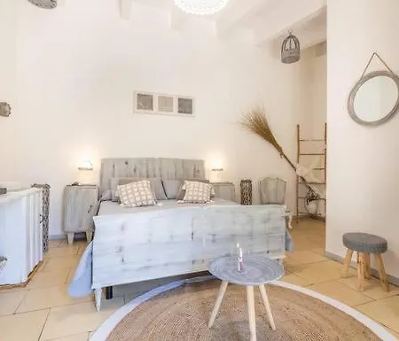 Masseria Li Vecchi Bed & Breakfast Squinzano