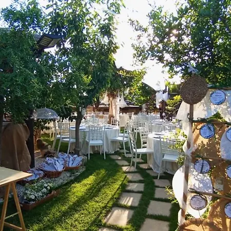 Bed & Breakfast Masseria Li Vecchi 4*